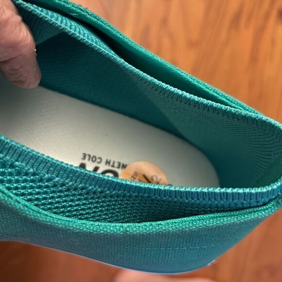 Kenneth Cole Size 9.5 Green Sneakers.  NWOT never worn - Picture 8 of 8